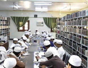 كلية الشريعة والقانون جامعة الأحقاف تستقبل مفتي الشافعية بمكة المكرمة الحبيب العلامة عمر بن حامد الجيلاني