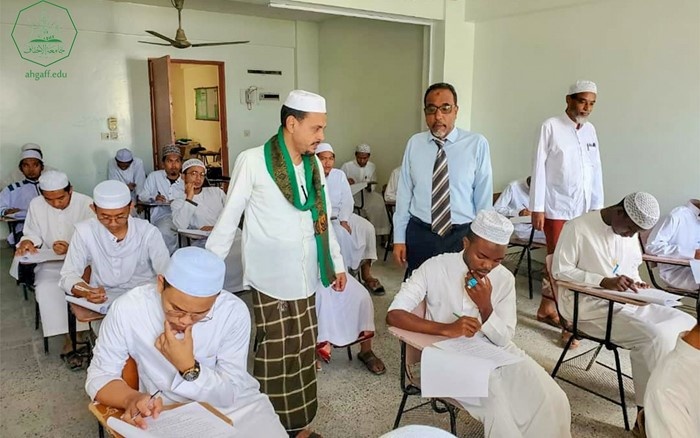 جامعة الأحقاف تدشن امتحانات الفصل الدراسي الأول بكليتي الشريعة والقانون والعلوم الاسلامية للعام الجامعي 2021-2022م