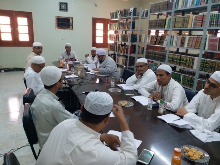 منتدى البحث العلمي بكلية الشريعة والقانون بجامعة الأحقاف يعقد جلسة بحثية حول دلالة كلمة ( لامس) اللغوية.