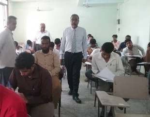دشن نائب رئيس جامعة الأحقاف الدكتور / صادق عمر مكنون امتحانات نهاية الفصل الثاني من العام الدراسي الجامعي 2018-2019