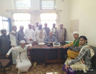 نزول ميداني لطلاب المستوى الثالث قسم الشريعة والقانون بجامعة الأحقاف برفقة أساتذتهم إلى نيابة استئناف سيؤون ونيابة مديرية سيؤون الابتدائية.