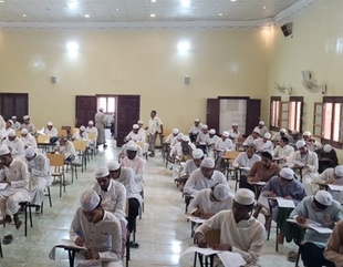بدء الامتحانات النهائية بكلية الشريعة والقانون جامعة الأحقاف .