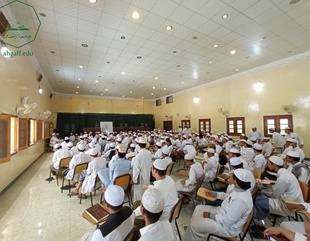 عميد كلية الشريعة والقانون ومدير التسجيل بها يتلقيان بالمستوى الاول والثاني بالكلية..