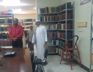 مدير مديرية تريم يزور كلية الشريعة والقانون