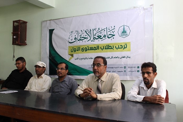 رئاسة الجامعة ترحب بطلاب المستوى الأول في كلية هندسة وعلوم الحاسوب