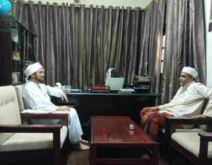 عميد كلية الشريعة والقانون يلتقي الدكتور أحمد بن علوي السقاف الباحث في شؤون الأوقاف