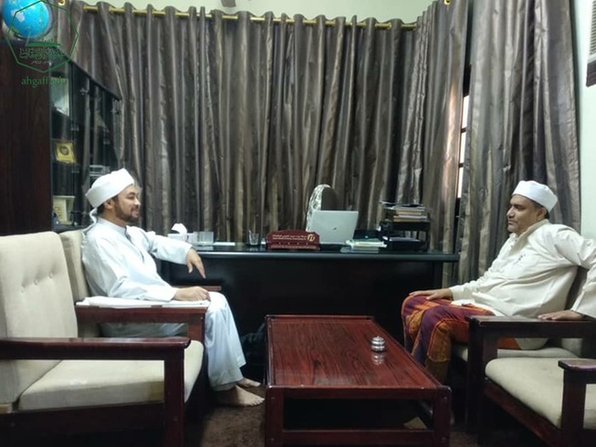 عميد كلية الشريعة والقانون يلتقي الدكتور أحمد بن علوي السقاف الباحث في شؤون الأوقاف