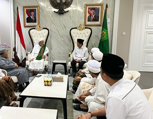 وزير الشؤون الدينية في إندونيسيا يستقبل رئيس جامعة الأحقاف ويشيد بمخرجات الجامعة