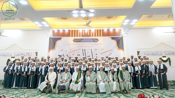 كلية الشريعة والقانون بجامعة الأحقاف تحتفل بتخريج دفعة النبلاء