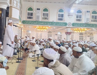 إبتهاجاً و تعظيماً للمقام النبوي الشريف جامعة الأحقاف تشارك الأمة الإسلامية إحتفالاتها بالمولد  النبوي الشريف