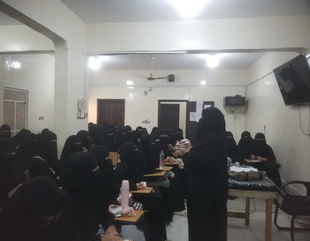 "الغربة والبناء الذاتي" محاضرة توعوية في كلية البنات بجامعة الأحقاف