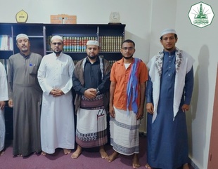 طلاب مسابقة التحكيم الدولي في زيارة لمدير مكتب الشؤون القانونية بجامعة الأحقاف